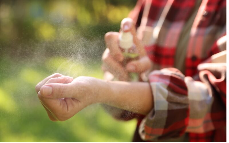 co odpudzuje klieste